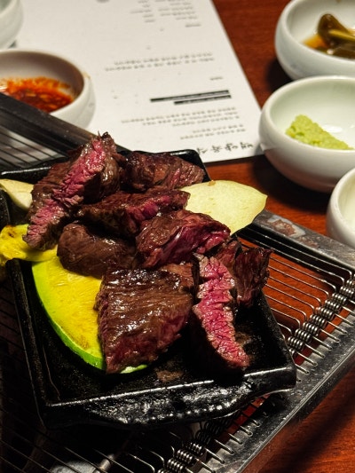 ร้านเนื้อวัวจอนโพ แพคยังยุกซิกจัง จัดงานเลี้ยงรวมของโรงพยาบาลศัลยกรรมโฟร์ซีซันส์ที่สวยงามตลอดสี่ฤดู!
