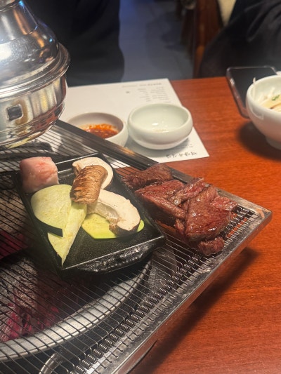 ร้านเนื้อวัวจอนโพ แพคยังยุกซิกจัง จัดงานเลี้ยงรวมของโรงพยาบาลศัลยกรรมโฟร์ซีซันส์ที่สวยงามตลอดสี่ฤดู!