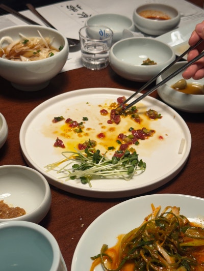 ร้านเนื้อวัวจอนโพ แพคยังยุกซิกจัง จัดงานเลี้ยงรวมของโรงพยาบาลศัลยกรรมโฟร์ซีซันส์ที่สวยงามตลอดสี่ฤดู!