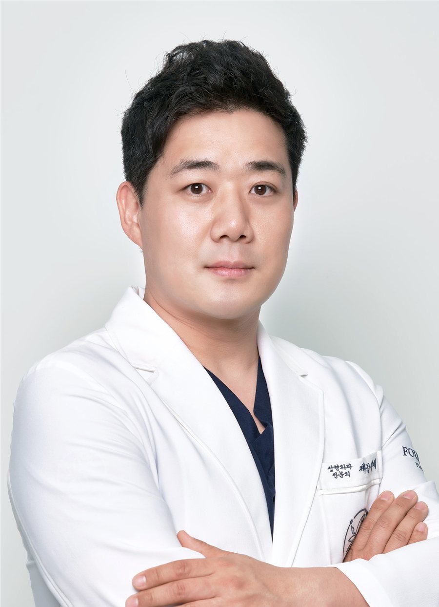 المدير الطبي د. Jegal Jeong⁠-⁠jae — أخصائي جراحة التجميل