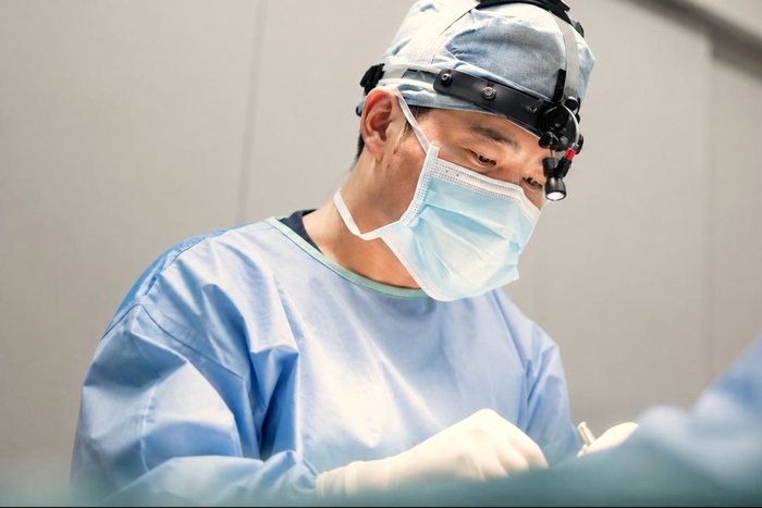 Medical staff performing surgery under the surgical light