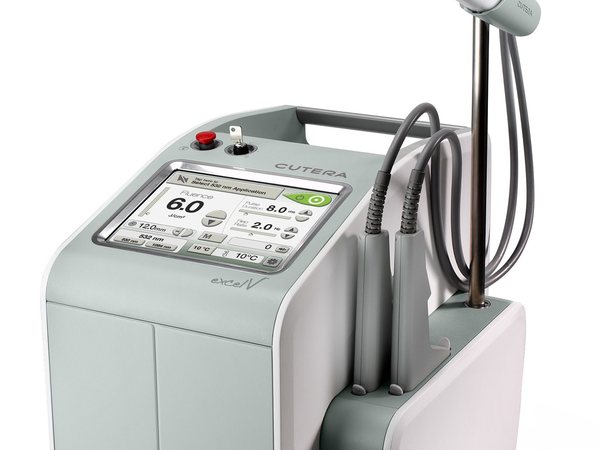 Excel V レーザー装置本体とハンドピース