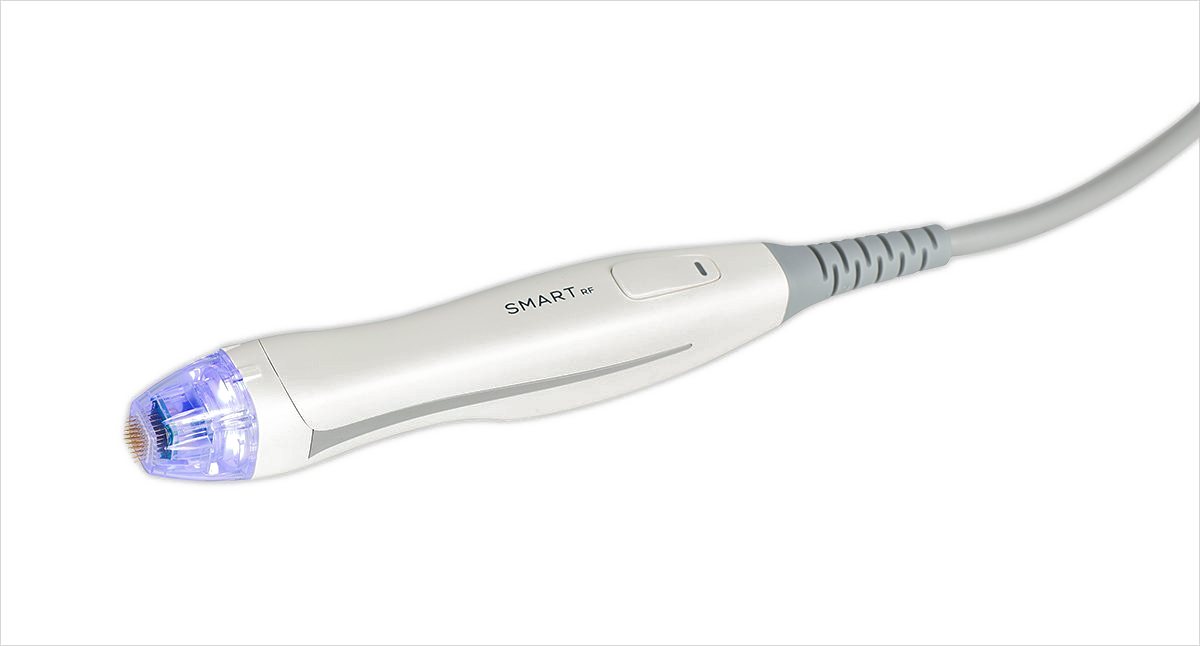 القطعة اليدوية SMART RF كاملة — جسم أبيض في طرفه رأس شفاف مائل إلى الزرقة